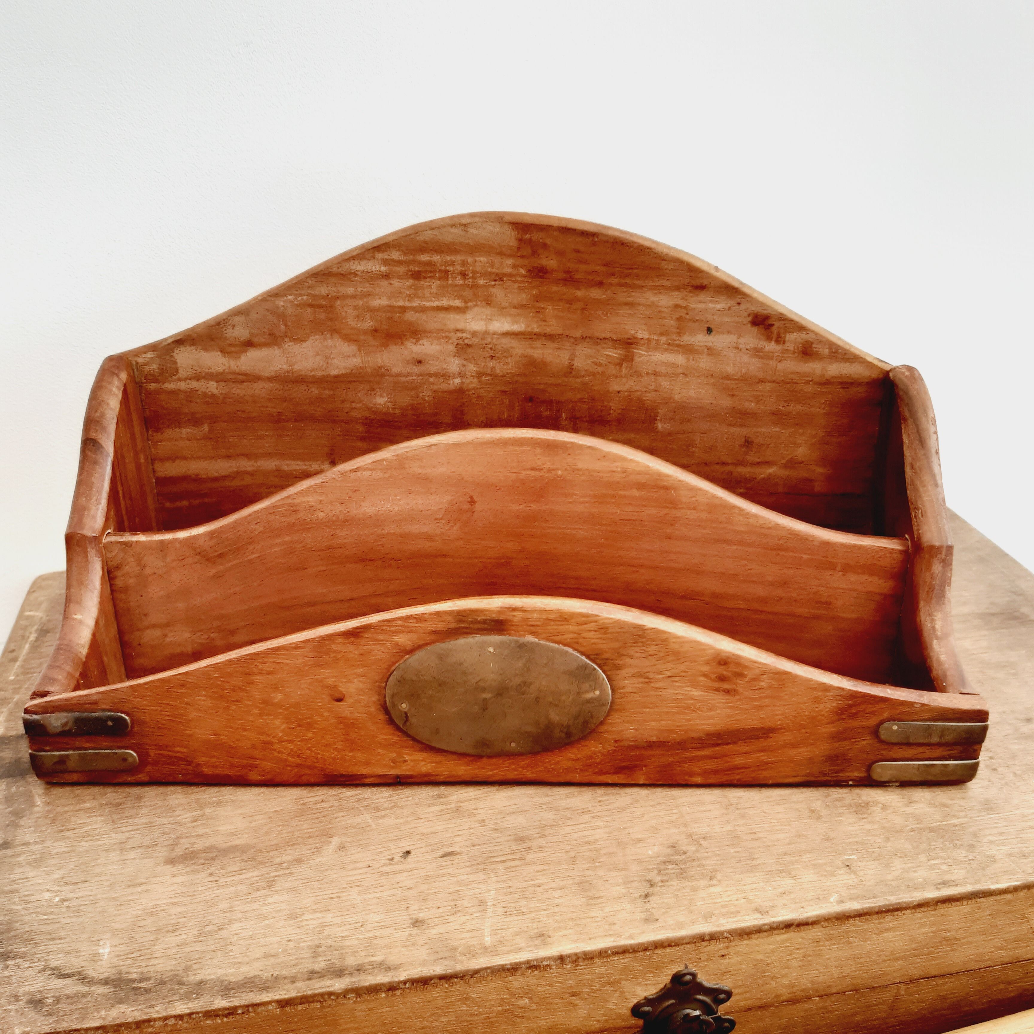 Porte courrier bois et laiton