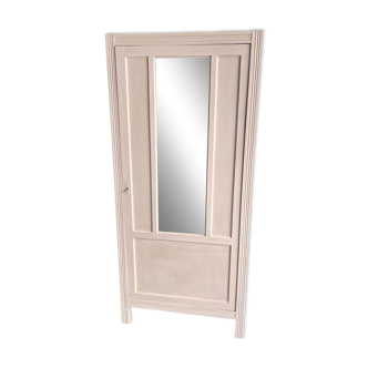 Petite armoire parisienne avec miroir