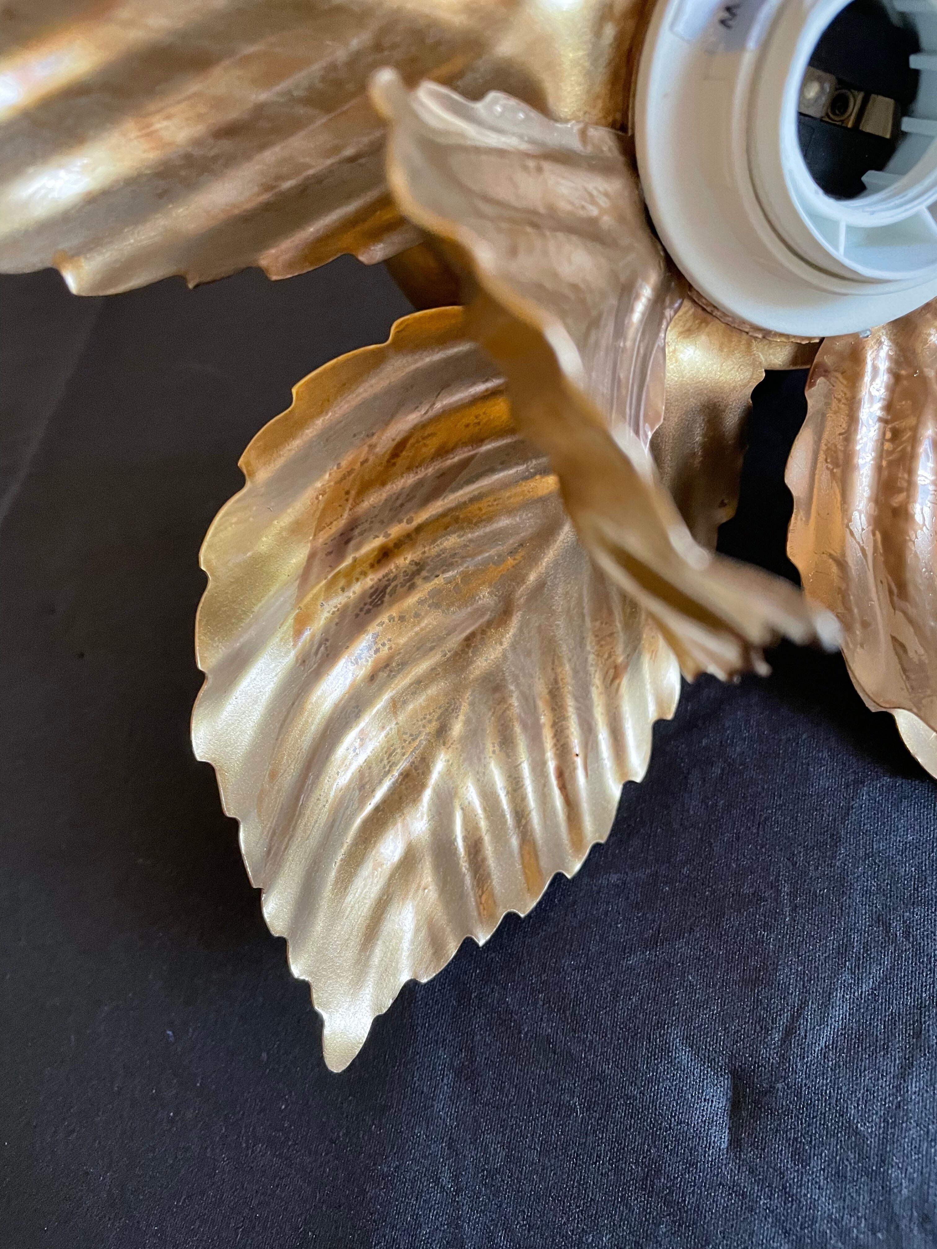 Wall lamp or ceiling lamp golden flower