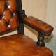 Banc de pub victorien Chesterfield en cuir restauré
