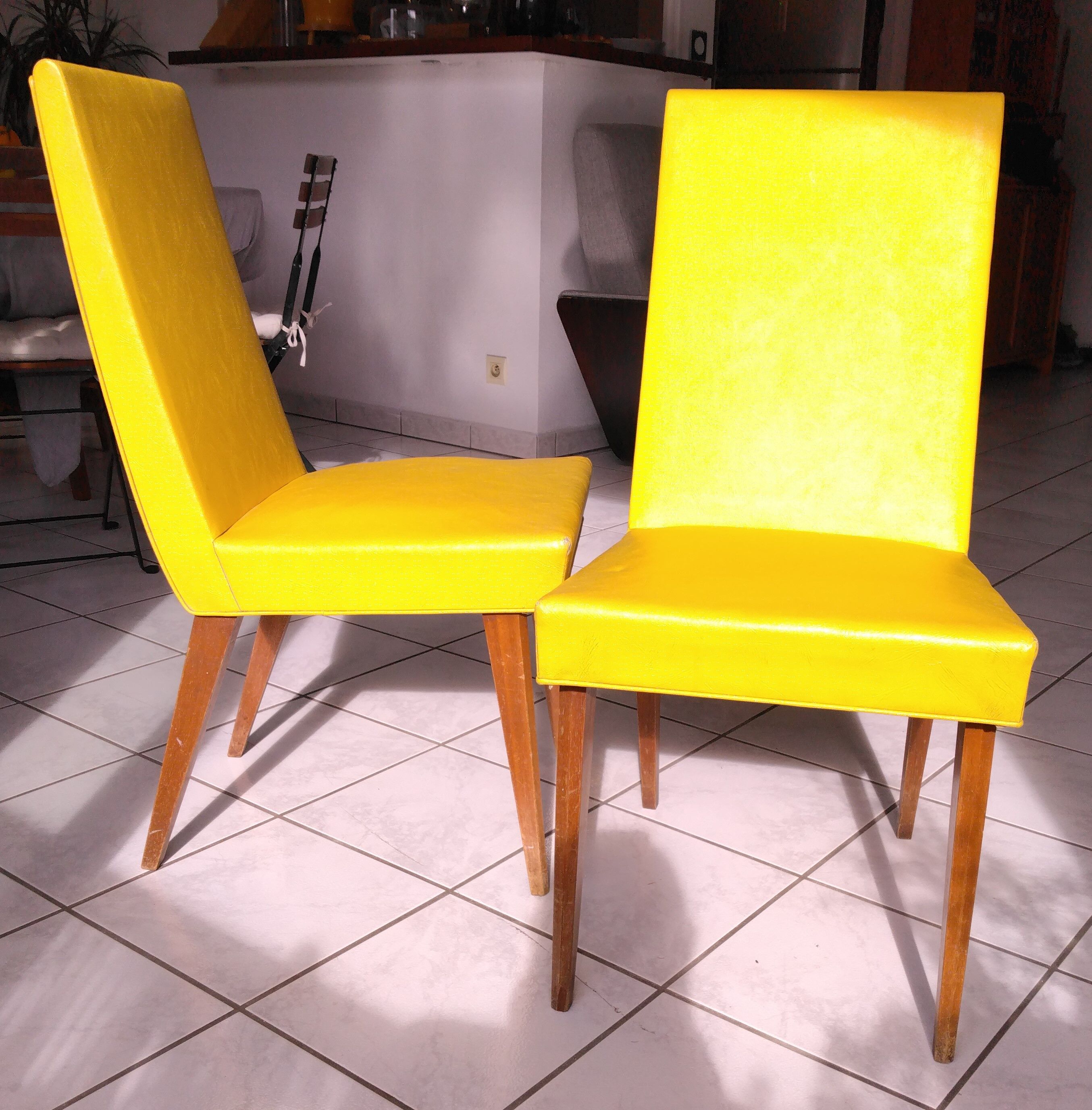 Pair of yellow chairs skaï yellow 60s