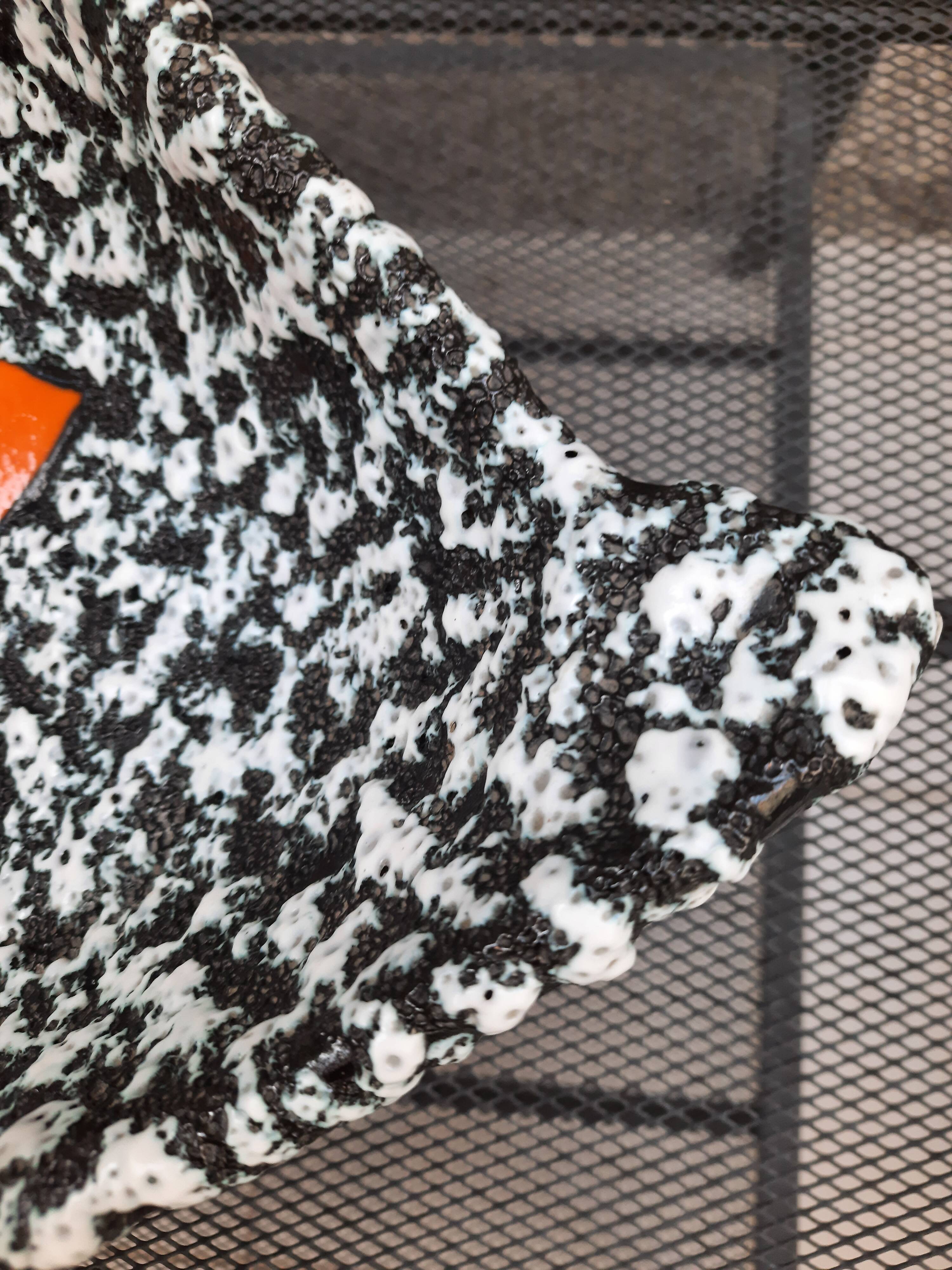 Fruit cut, center of table, ceramic, signed Vallauris, vintage 70s.