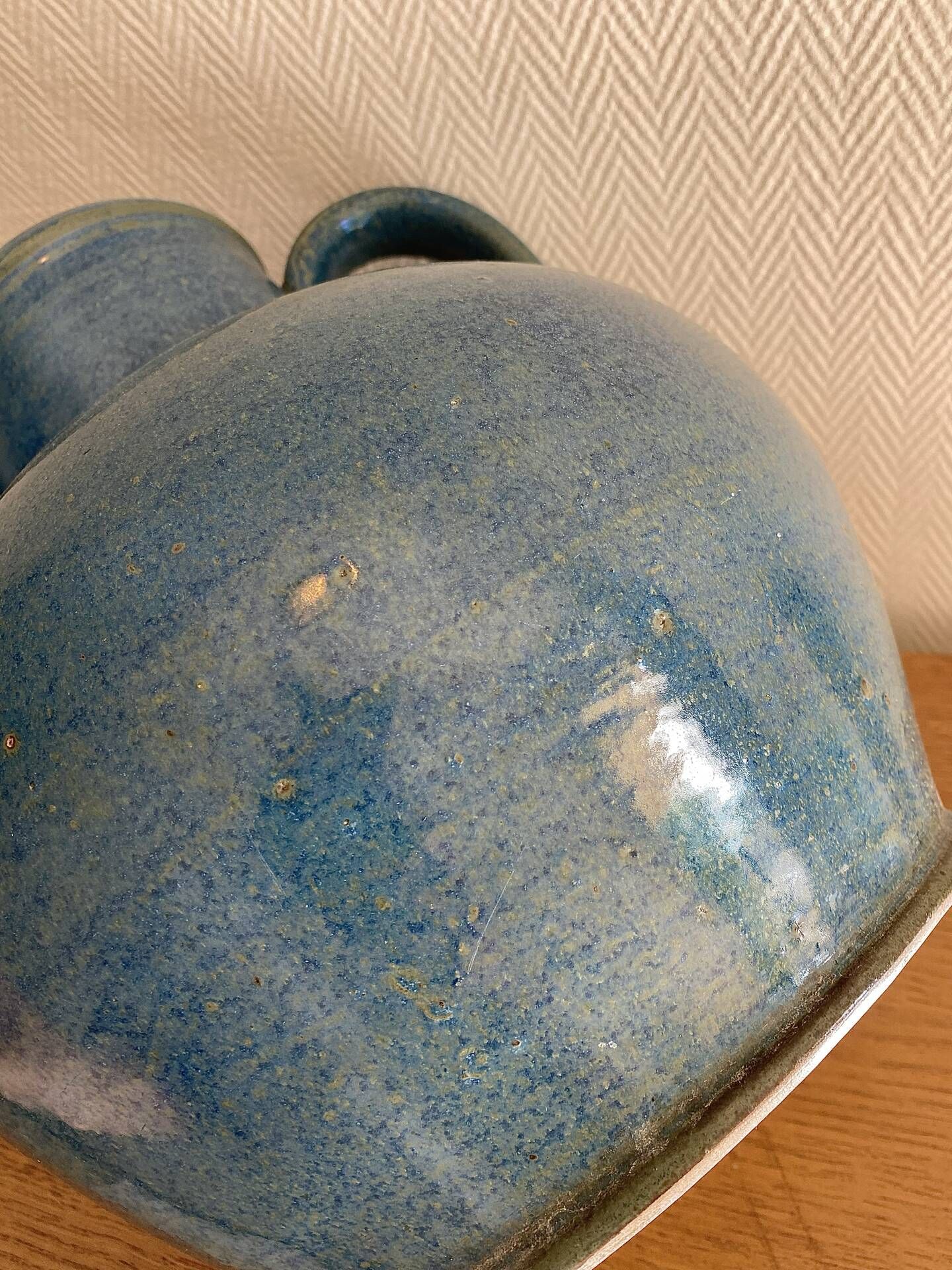 Old oriole in speckled blue glazed stoneware, south-west.