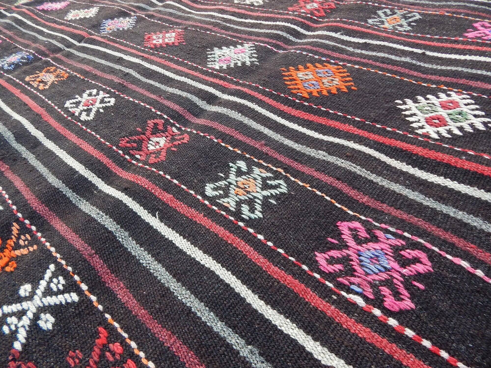 Vintage Turkish kilim handwoven 211x285 cm