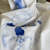 Large antique hand-embroidered tablecloth - 12 place settings - 170x210 cm - cotton