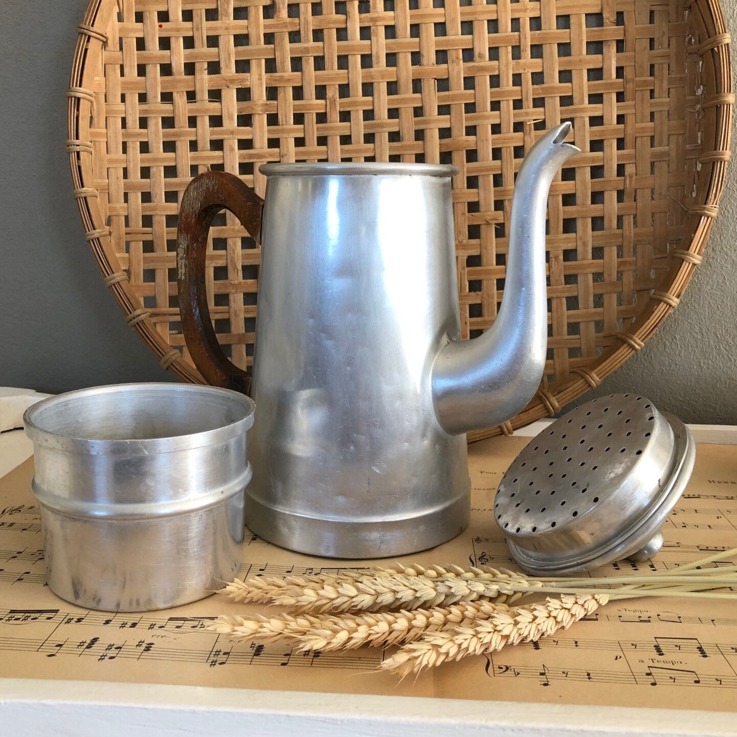 Aluminium and wooden handle coffee maker