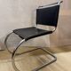 Chaise cantilever MR10, design Mies van der Rohe, cuir et chrome, années 1970