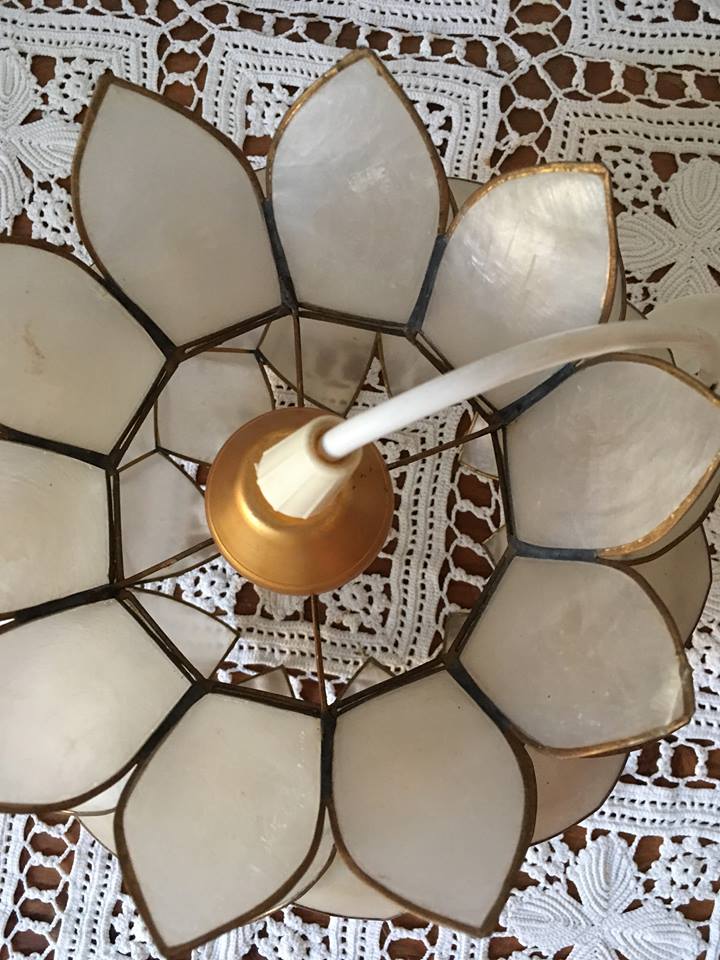 Suspension mother-of-Pearl capiz and brass to plant form