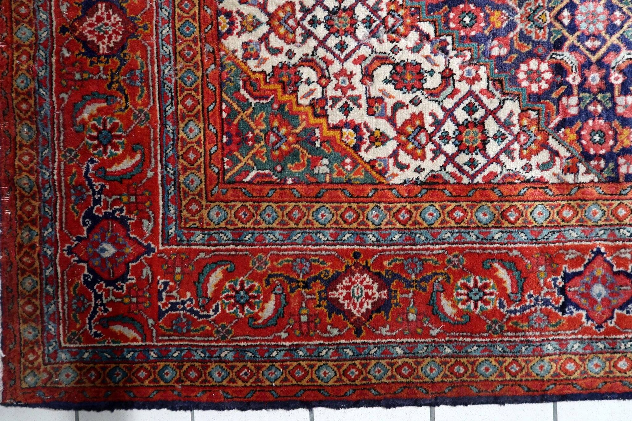 Tapis médaillon en laine vintage des années 1940, rouge et marine, 206 × 320 cm