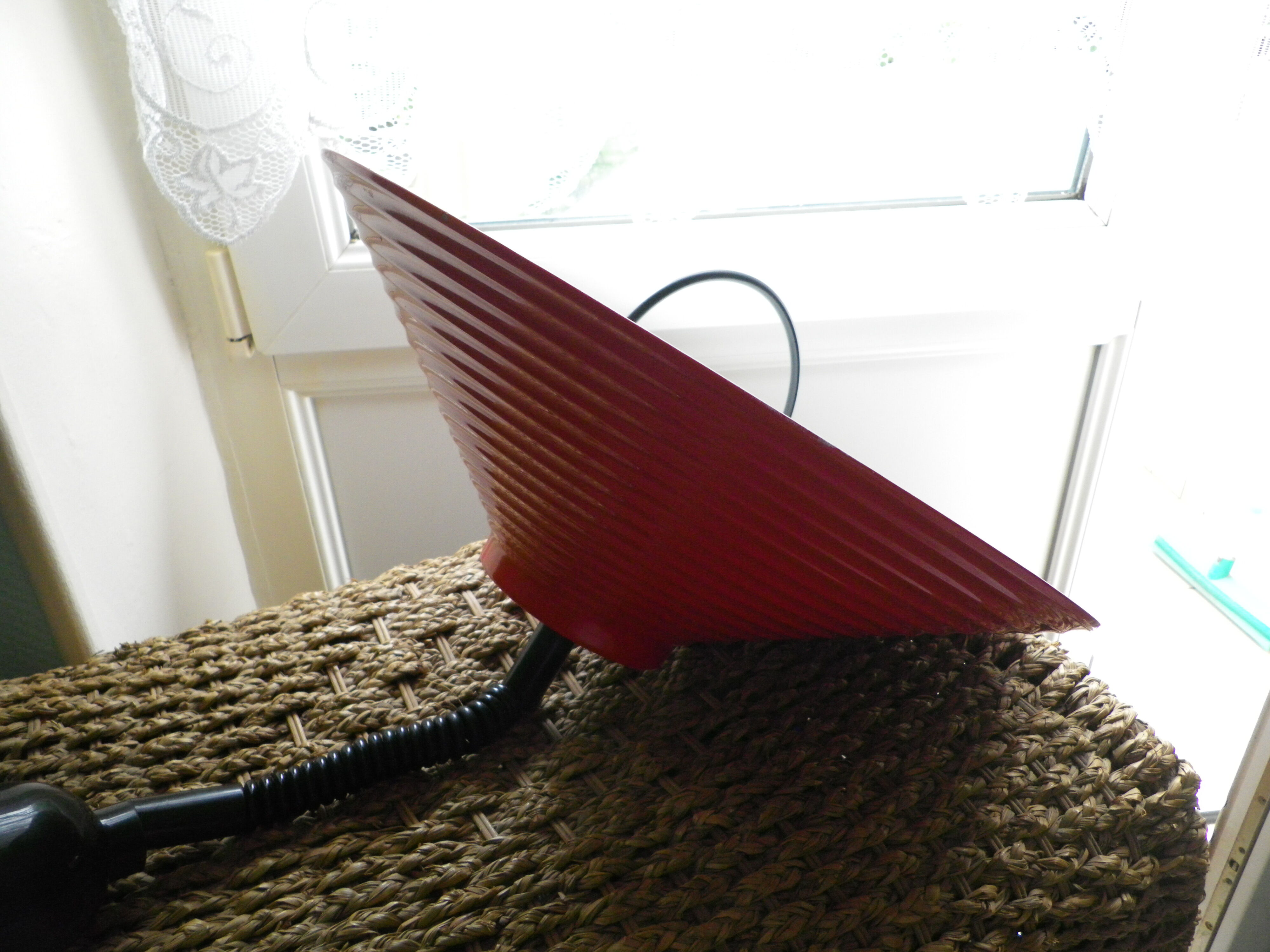 Red metal suspension with "up, down" system