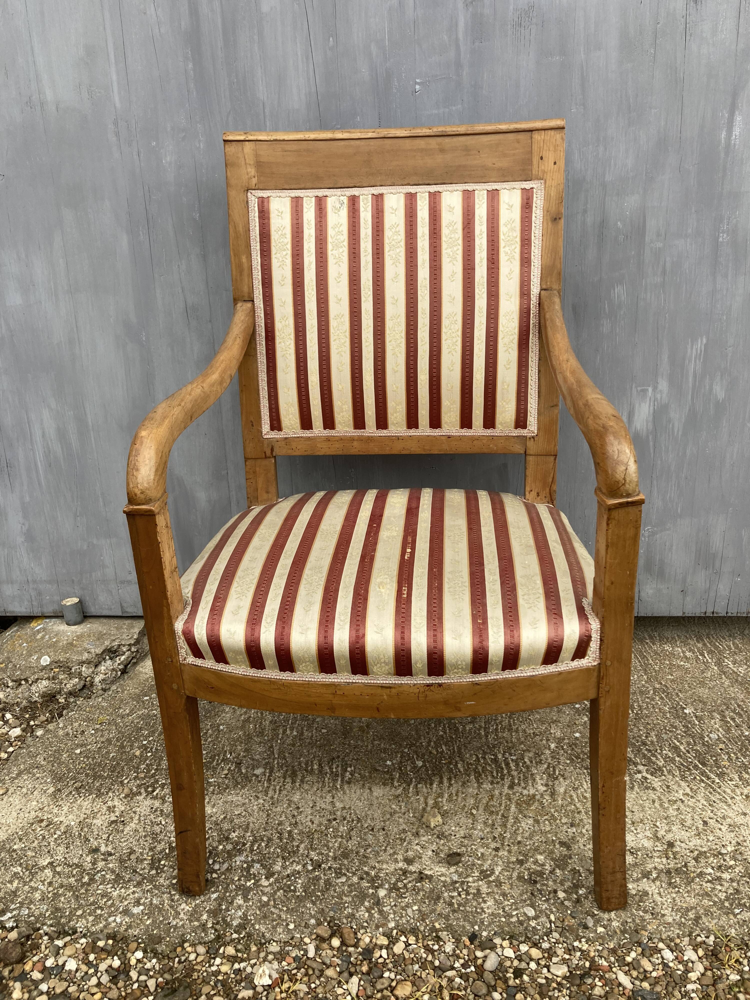Fauteuil restauration en noyer