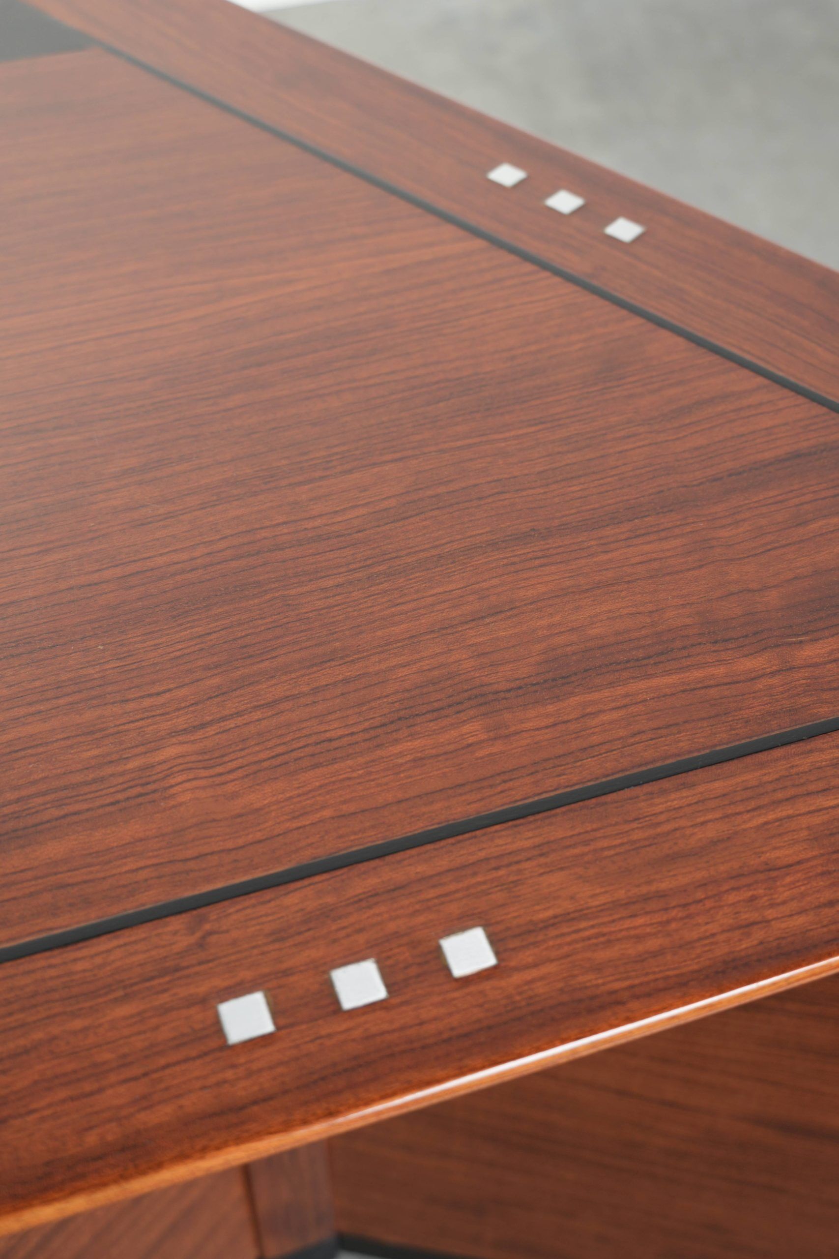 Table basse/table d'appoint en design Art Déco triangulaire