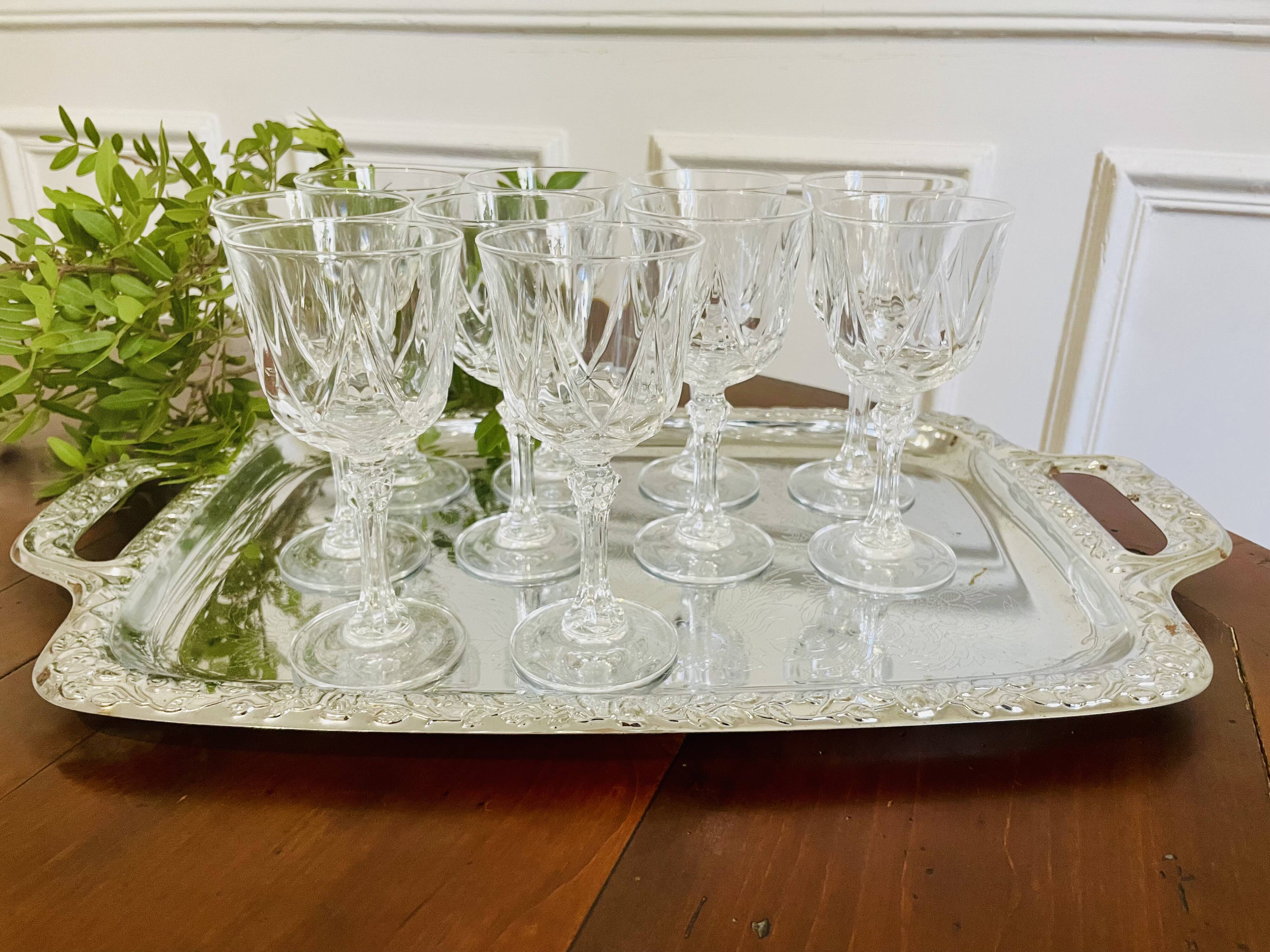Service de 10 verres à pied en cristal ciselé