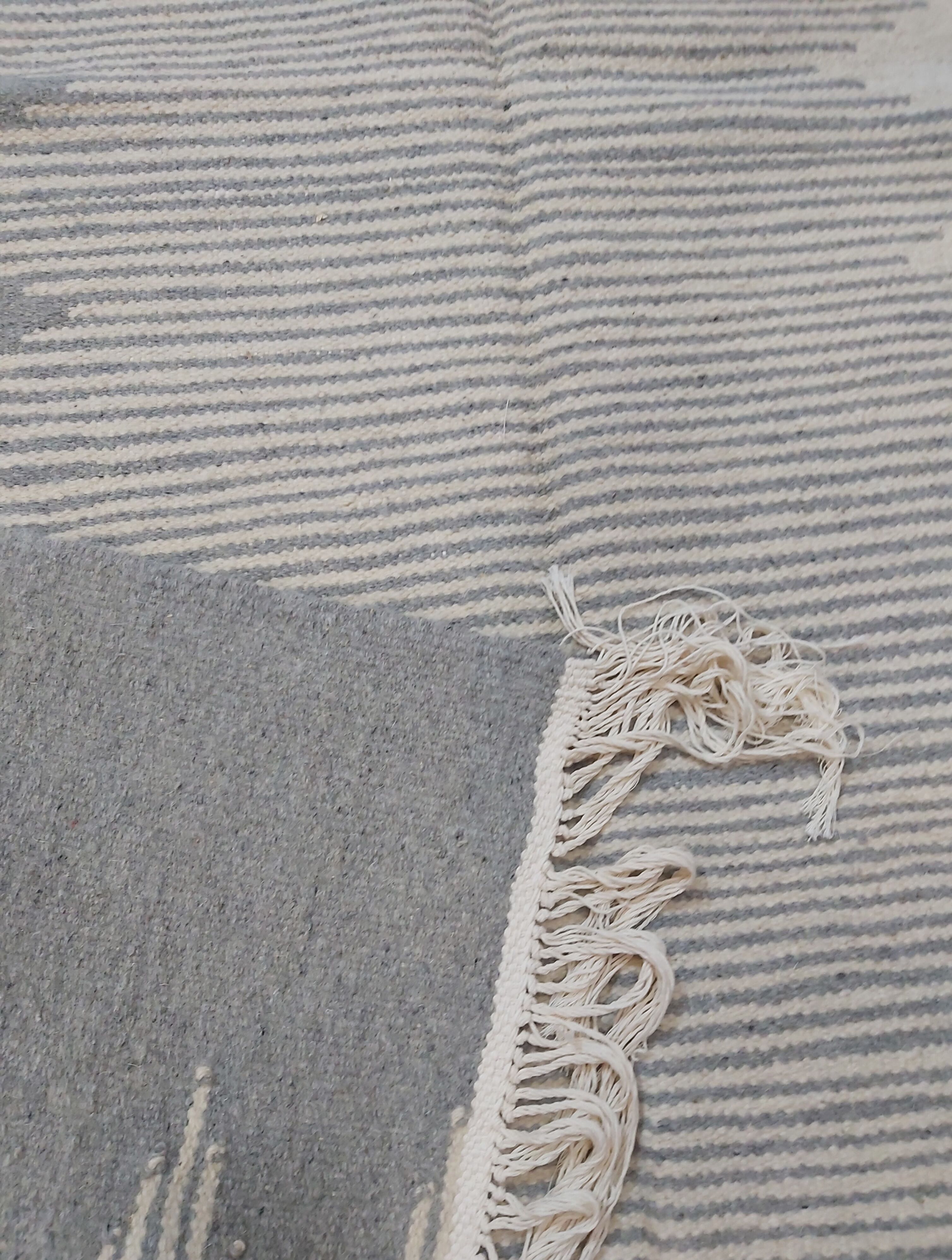 Tapis gris ethnique fait main  152x200cm