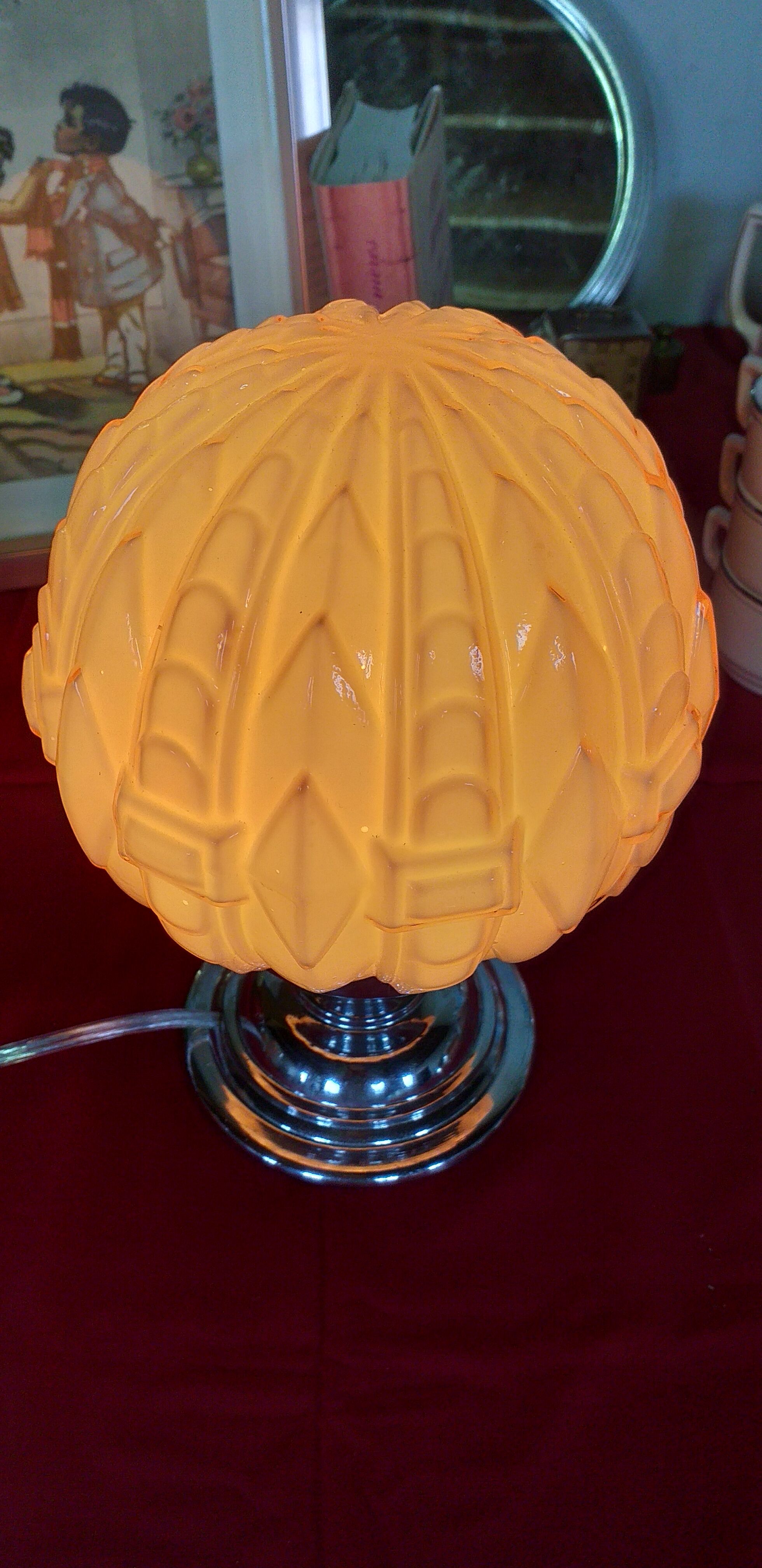 Pink globe laying lamp opaline