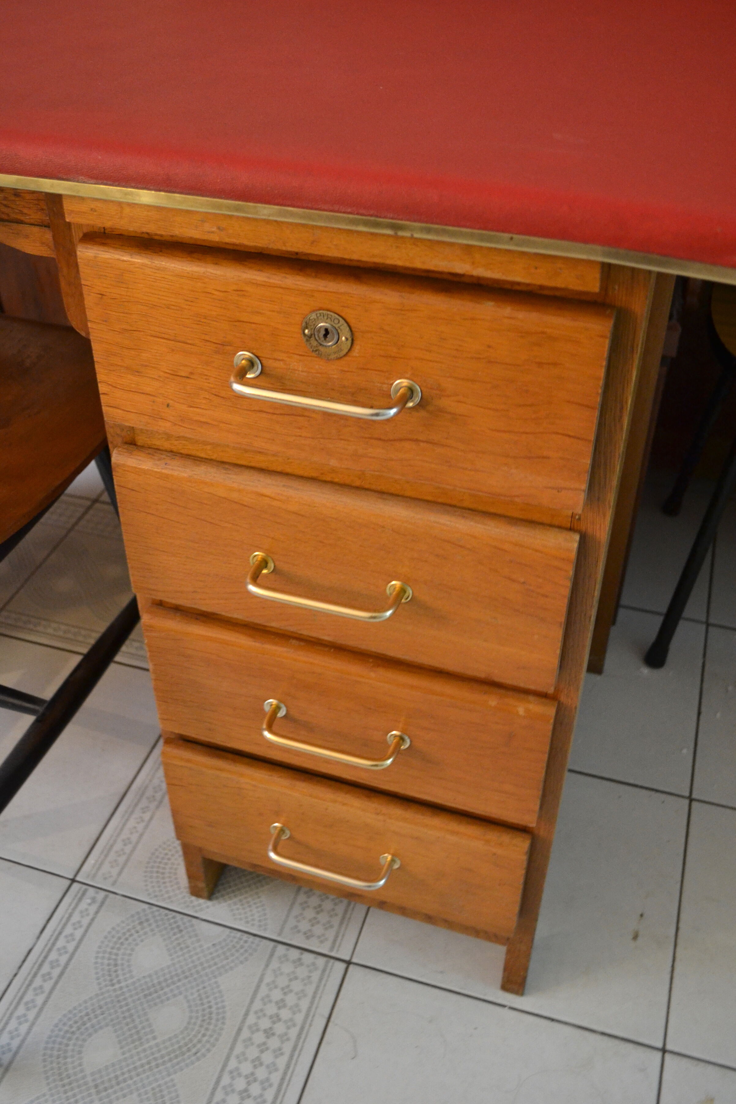 Bureau vintage 4 tiroirs marque Spirol