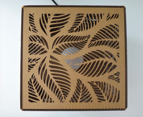 Lampe à poser design en carton ''Végétale