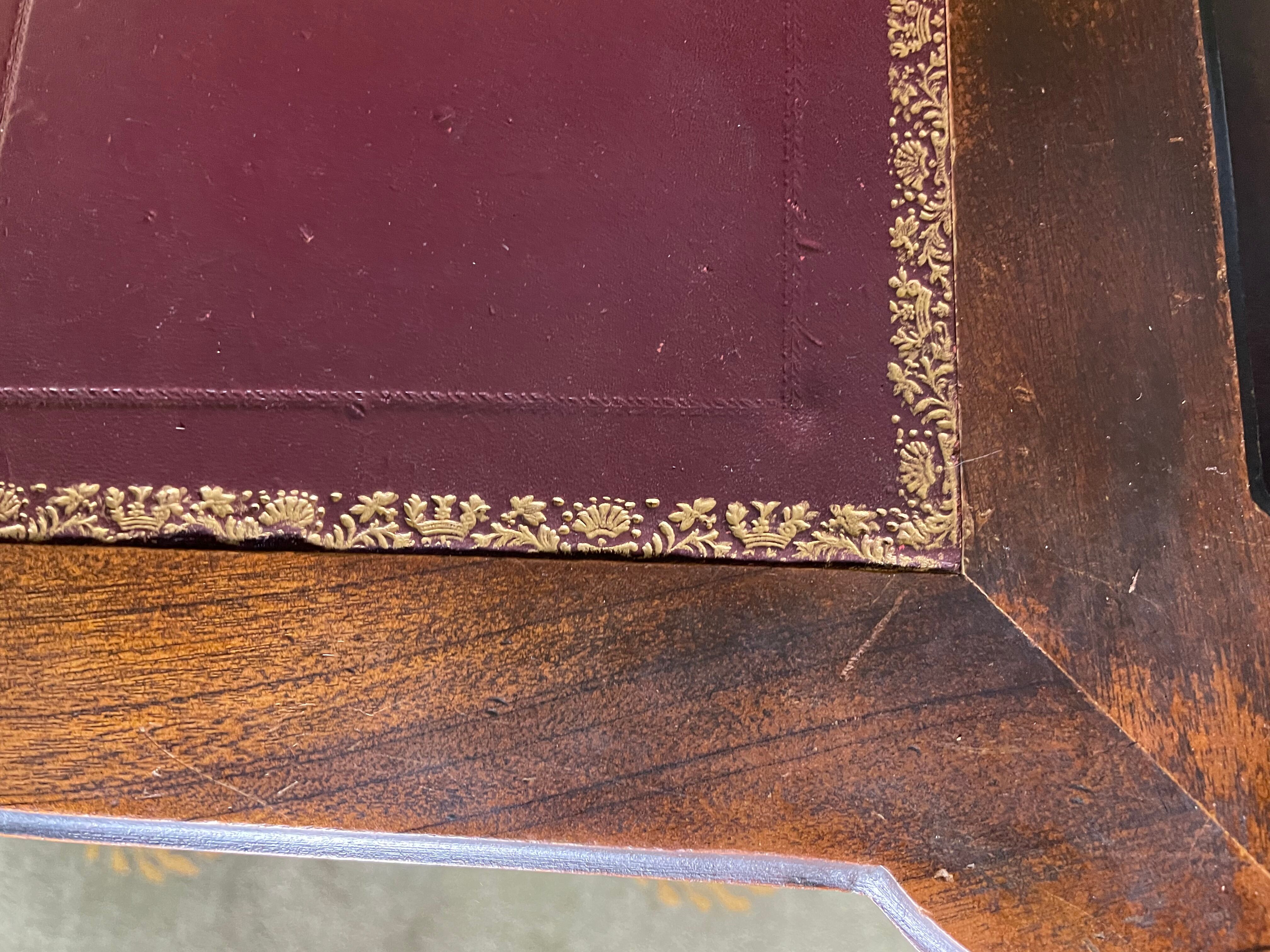 Bureau plat de style Louis XV