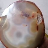Empty pocket agate