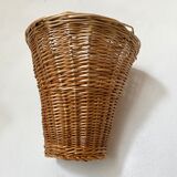 Braided wicker wall basket