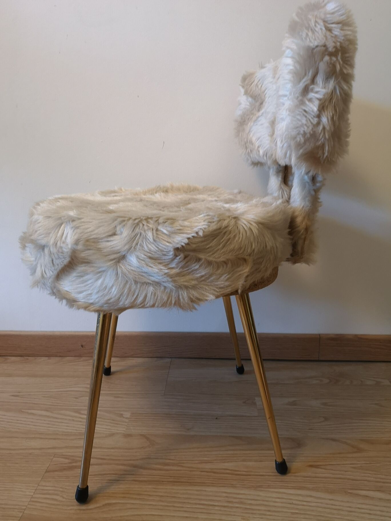 Pelfran moumoute beige chair 70