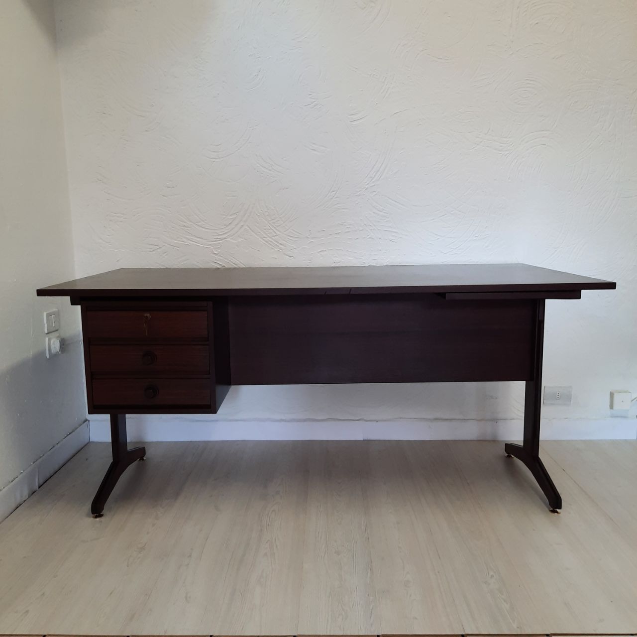 Center desk - vintage - AV contemporary furnishings