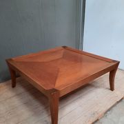 Table basse carrée en bois de plaquage