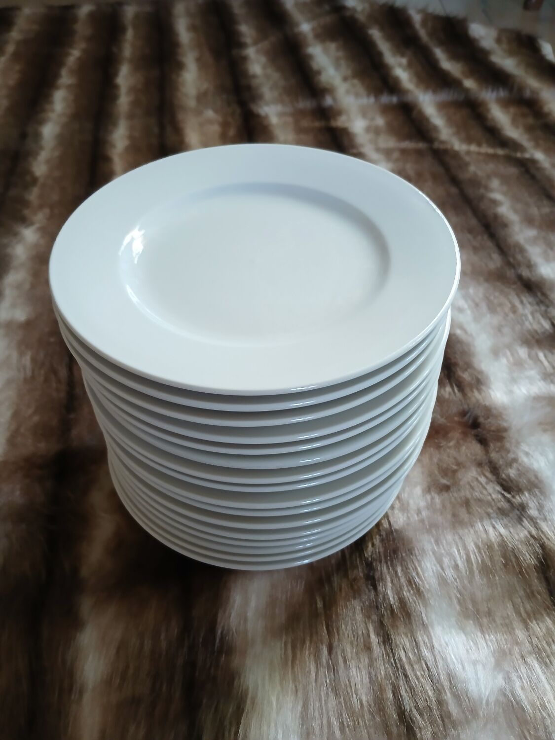 16 white porcelain dessert plates