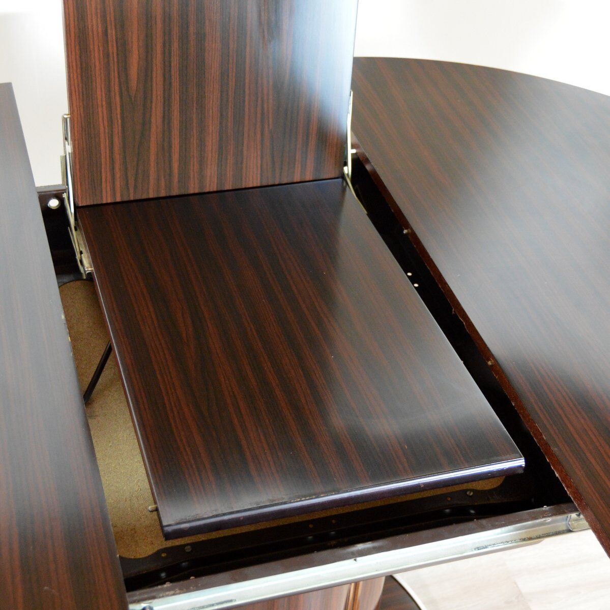 Round dining table with 1970s Italian design extension