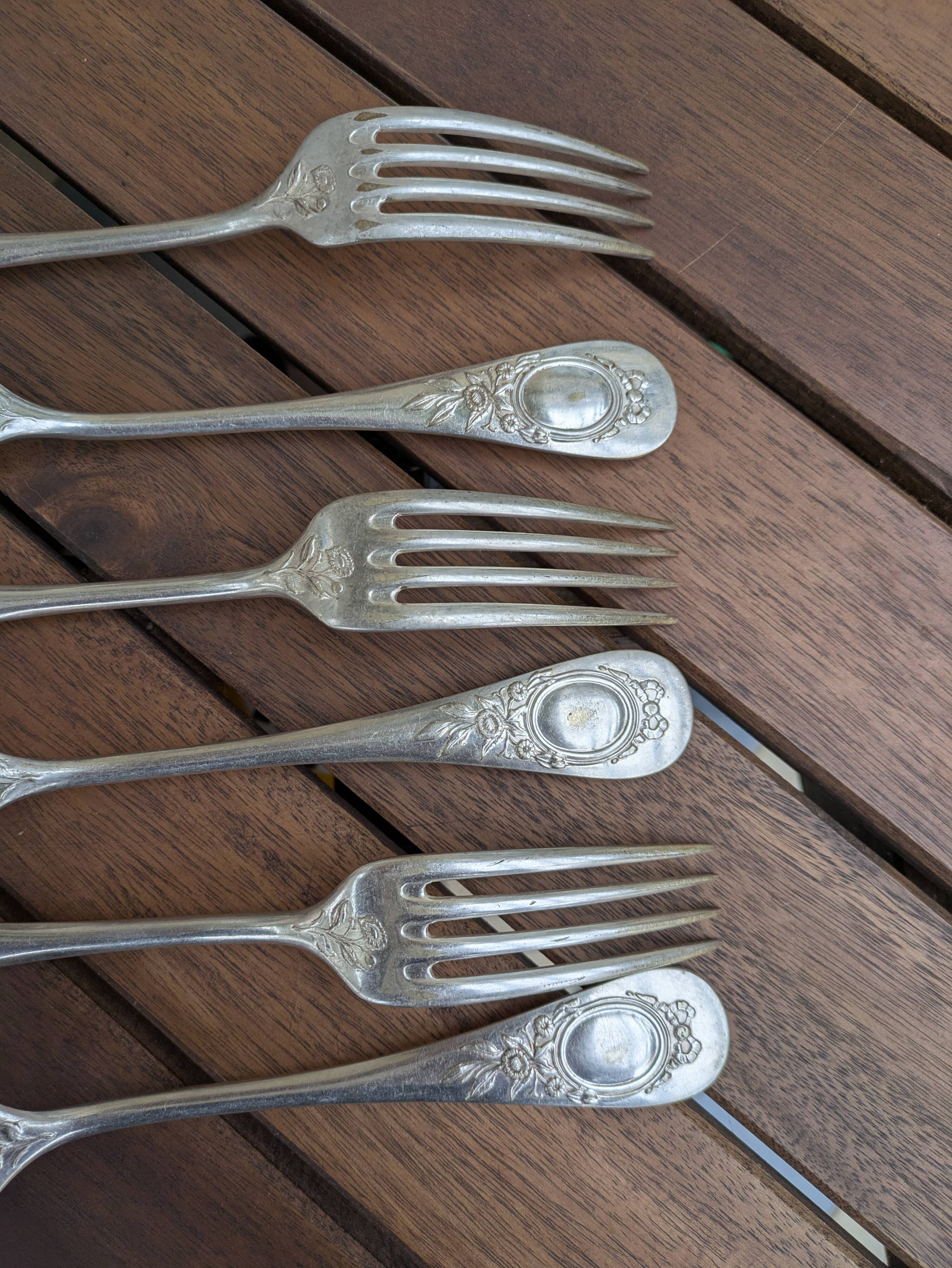 Set of 6 silver plated metal forks and spoons 20g with medallion f