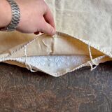 Housse de coussin fleurs en lin brodé