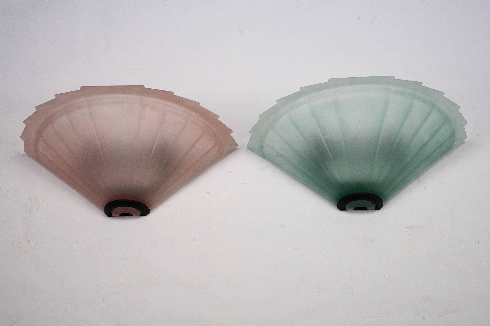 Pair of De Majo sconces in thick pink and green murano glass. Italy 1980s