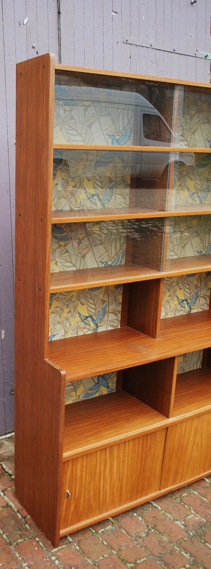 Vintage showcase library