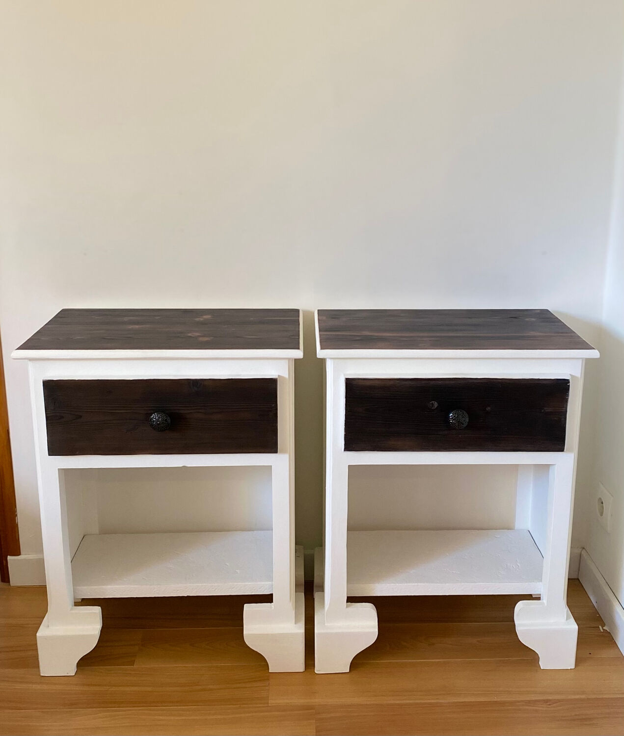 Paire de tables de chevet