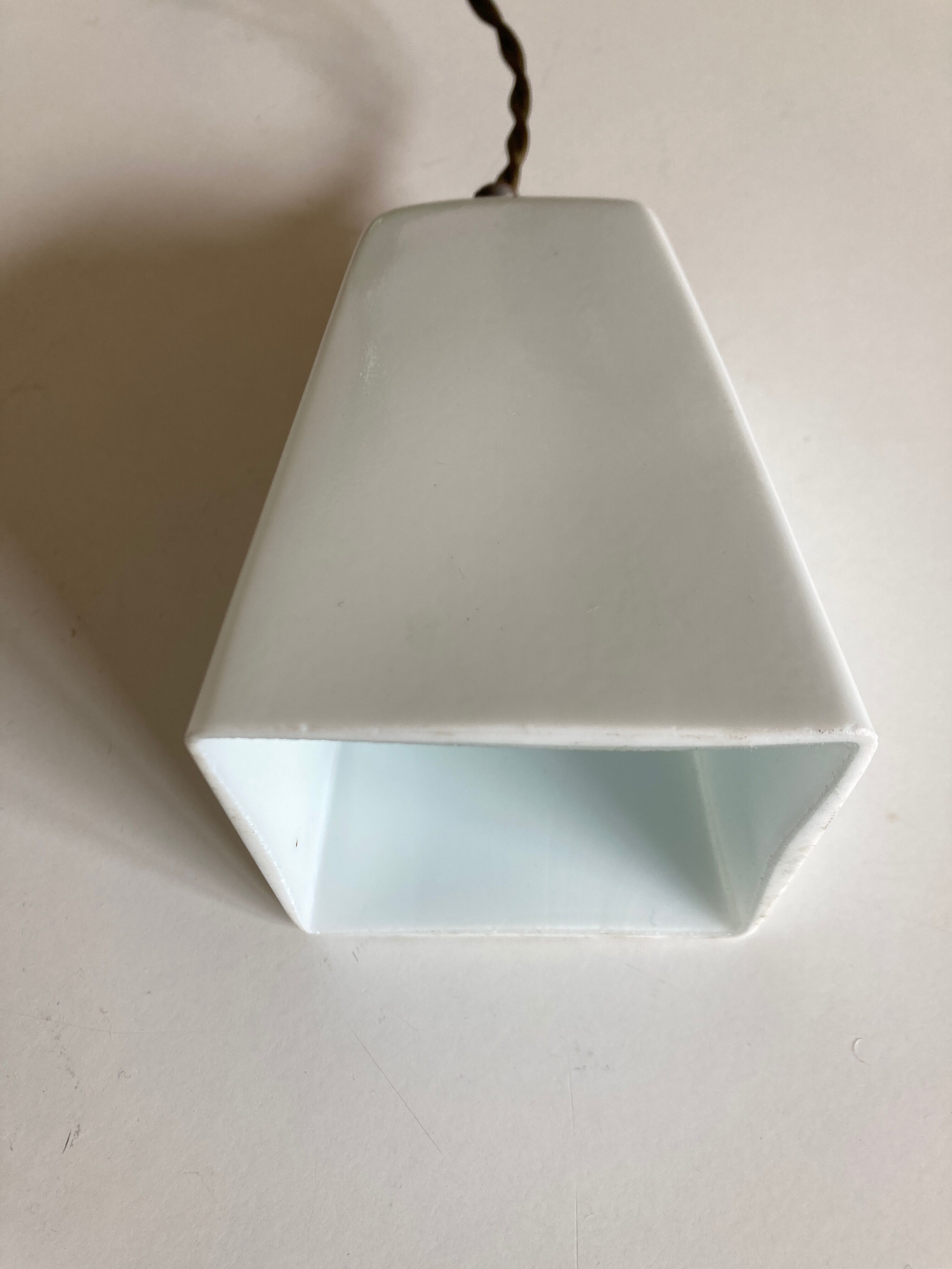 Suspension de salle de bain art déco  moderniste en opaline