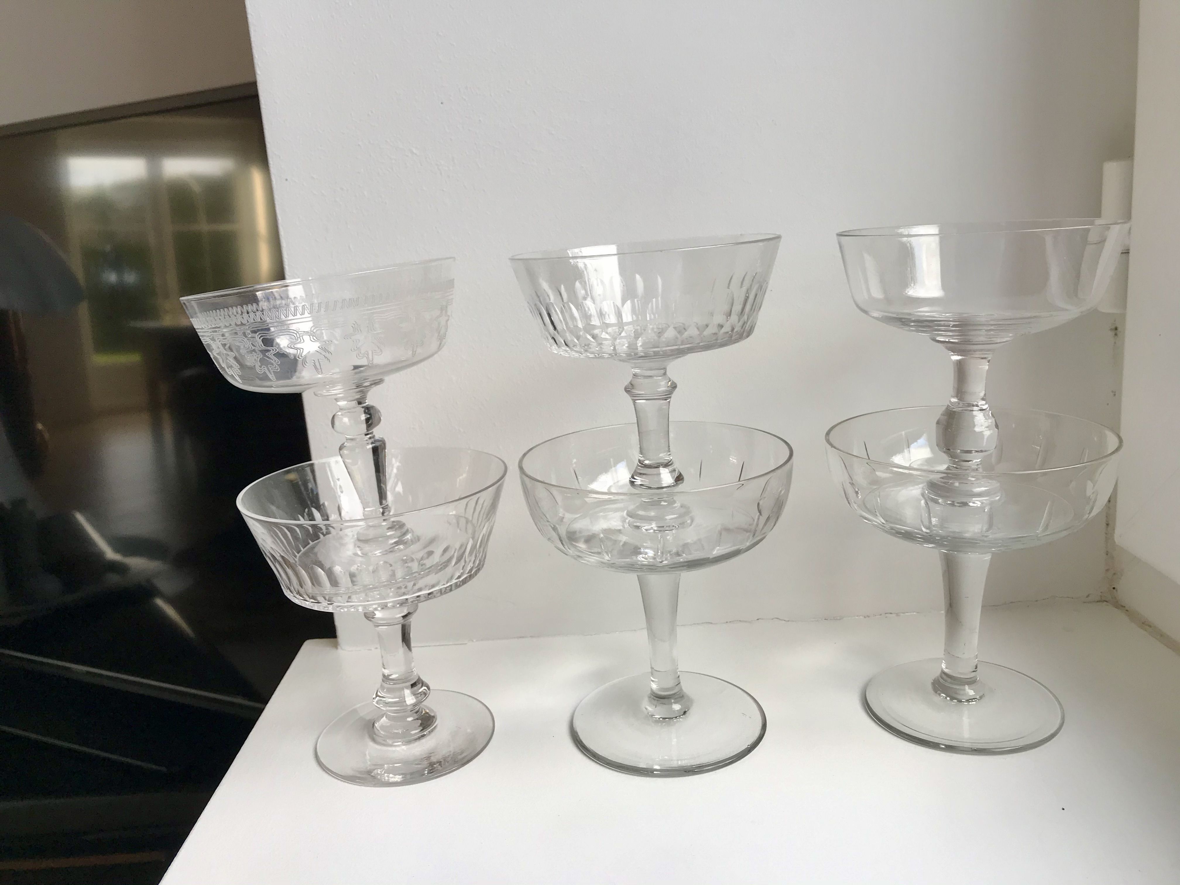 Set of 6 depicted art deco engraved crystal champagne glasses mismatched 50s