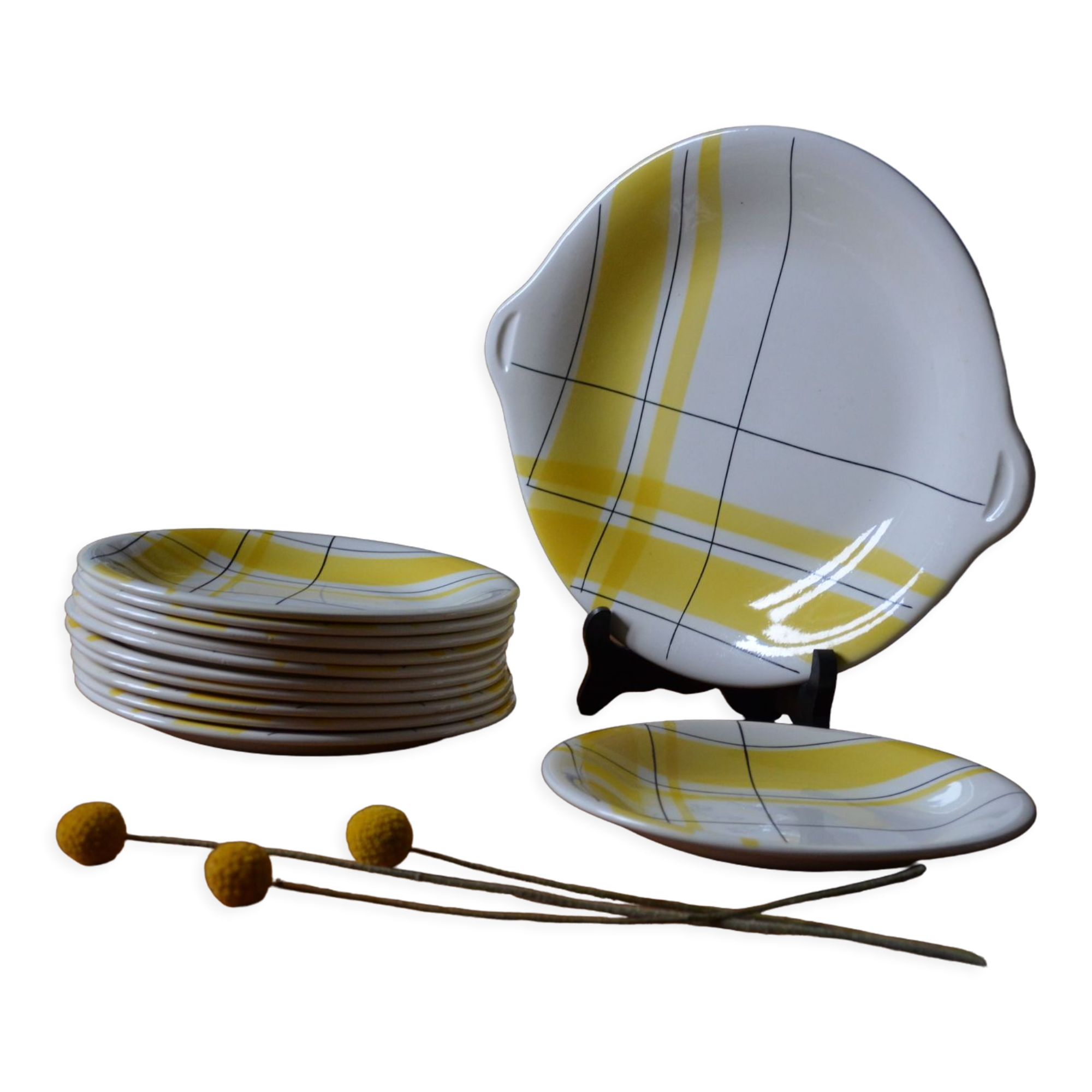 Montreal dessert service from Salins