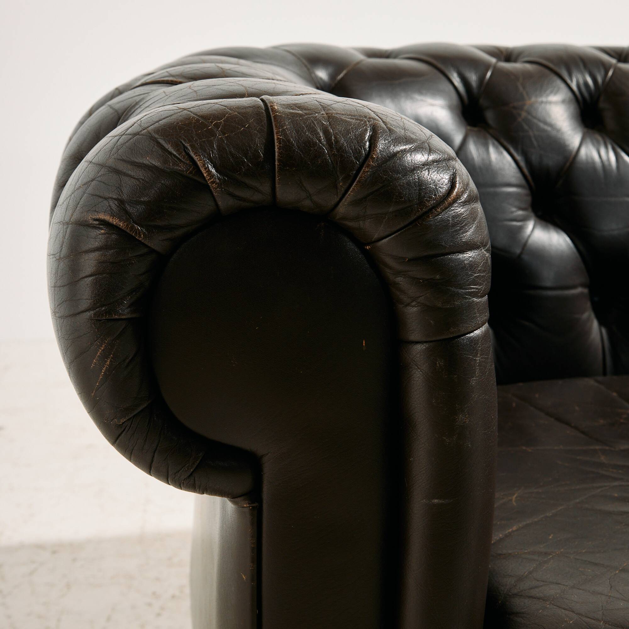 Chesterfield-style leather sofa set, set of 3