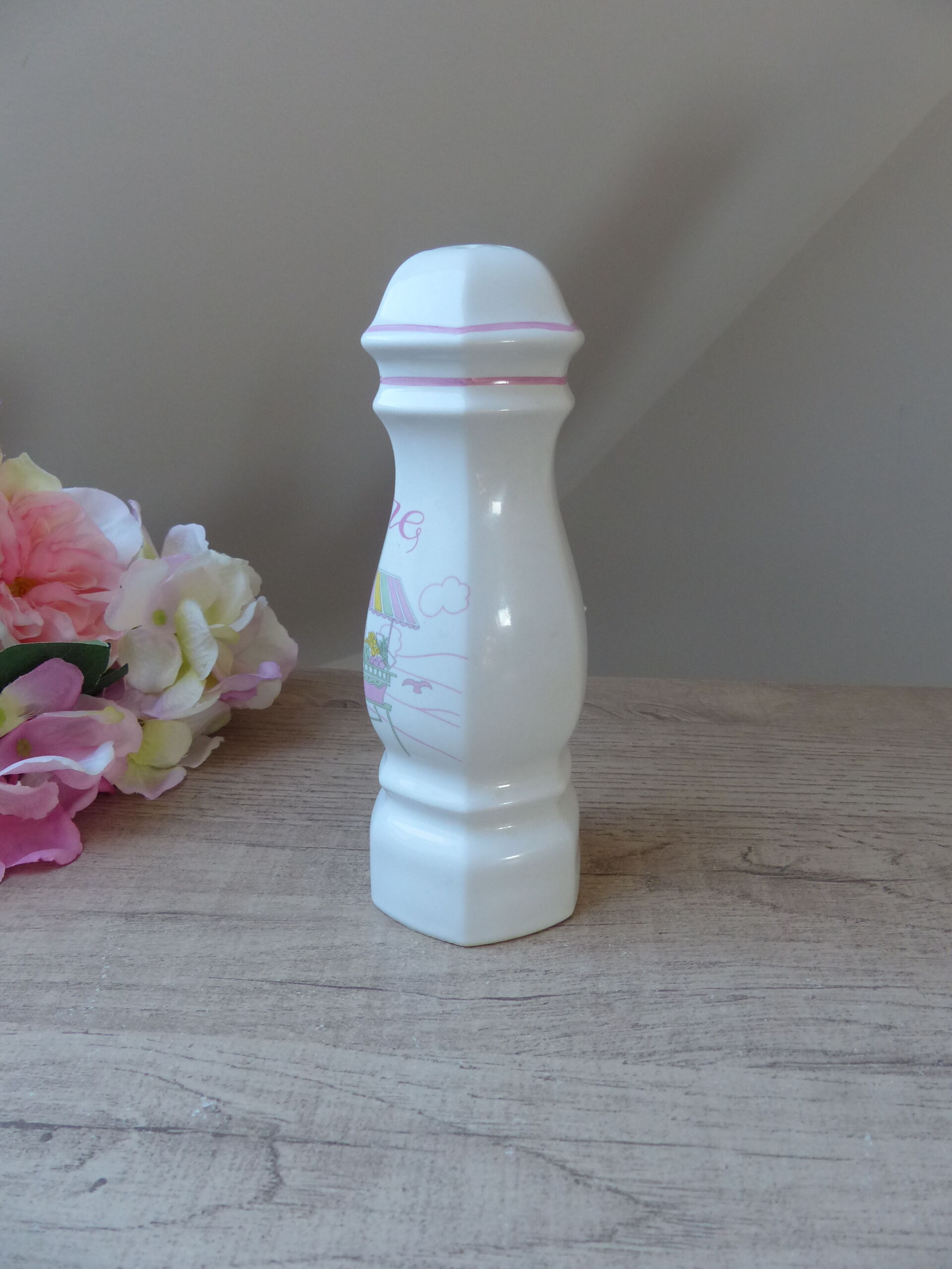 Ceramic sugar bowl with a vintage fruit market stall design.