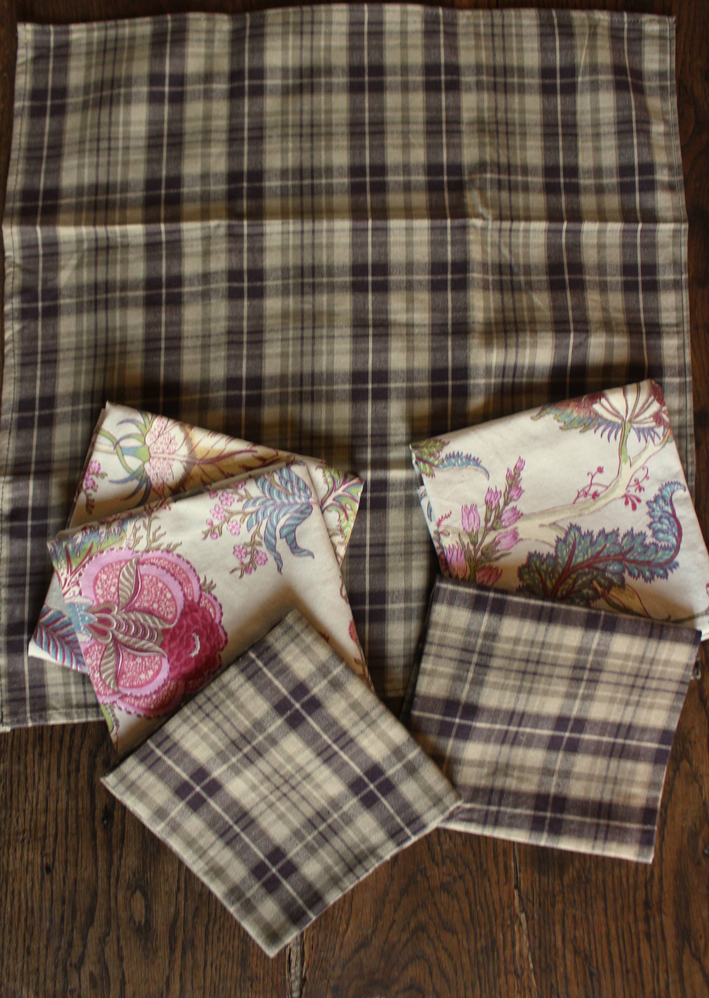 6 brown checkered napkins with vintage floral print