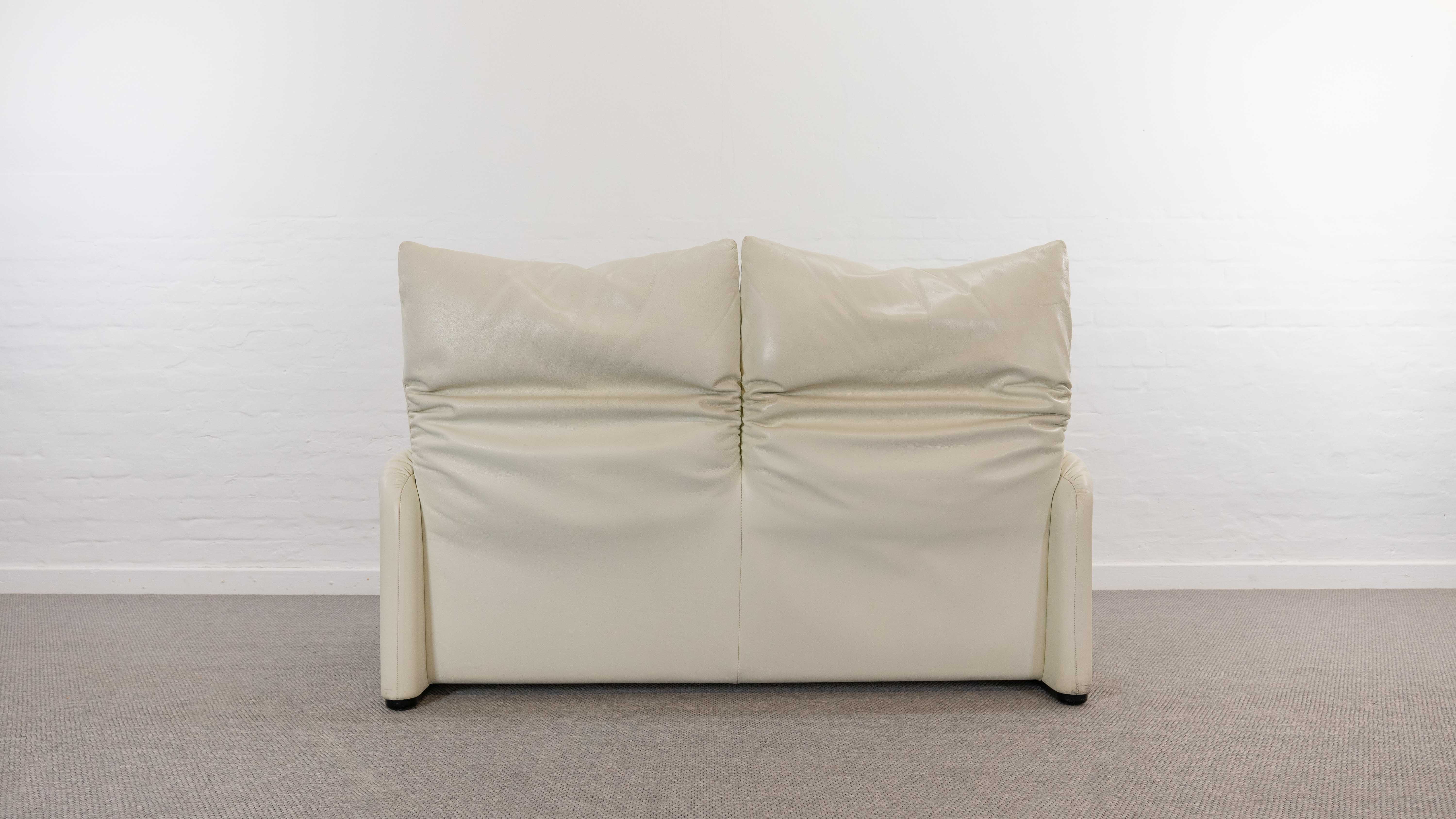 Maralunga 2-seater sofa in white leather by Vico Magistretti for Cassina