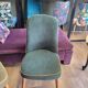 Chaise scandinave en velours côtelé vert sapin