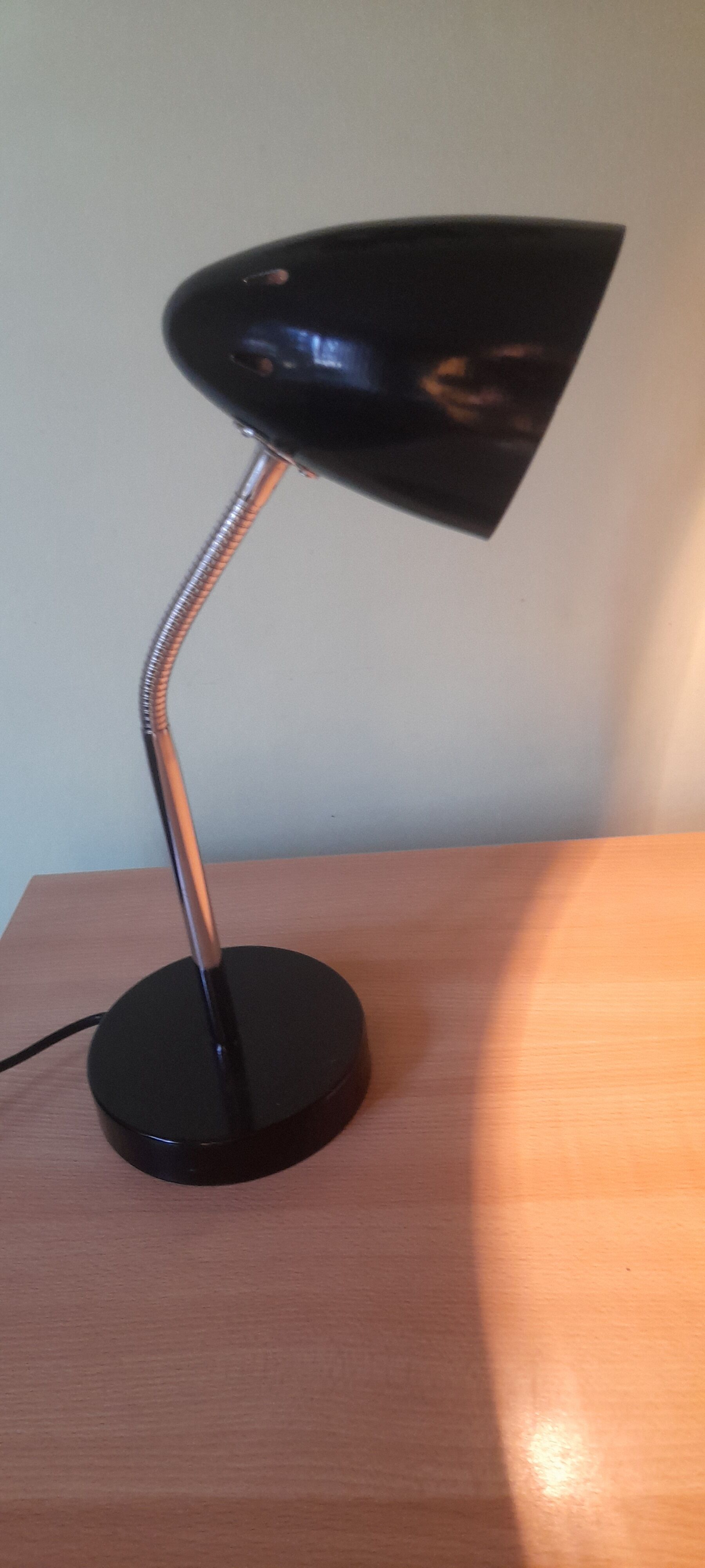 Flexible articulated lamp