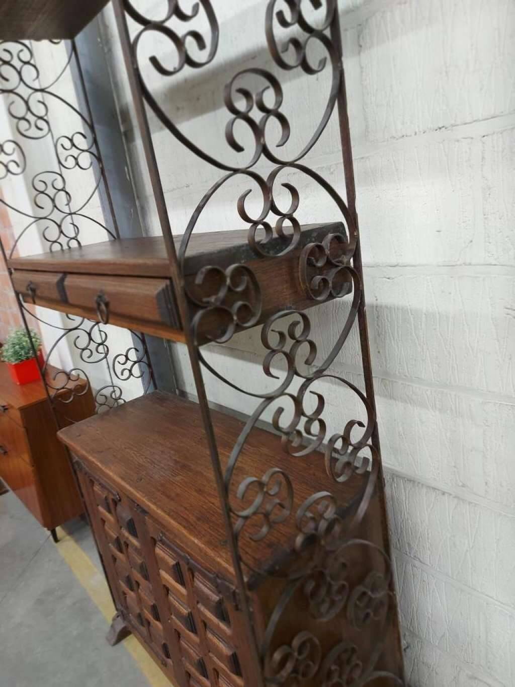 Vintage wall system: spanish brutalist style