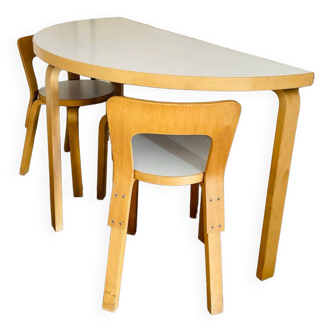 Table, 2 chaises et 1 tabouret Alvar Aalto