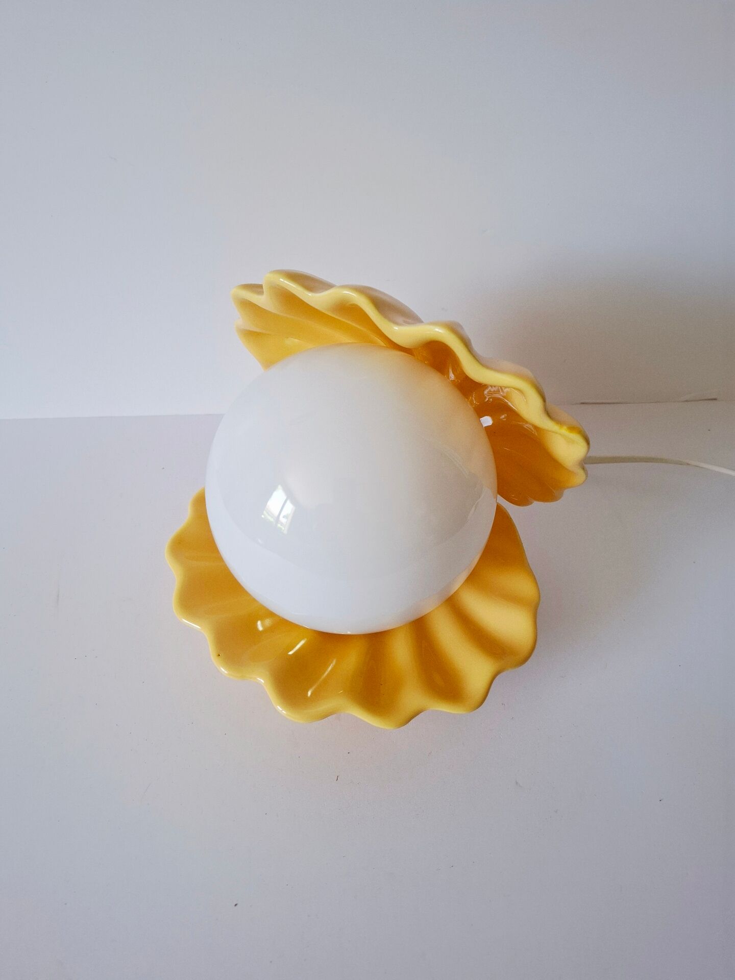Vintage shell ceramic lamp