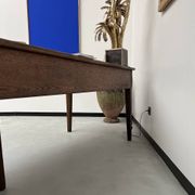 Grande table écritoire des années 40 en chêne massif