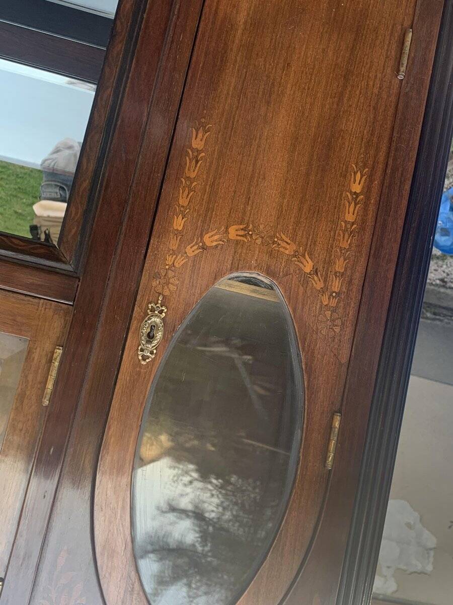 Placard de cuisine Art Nouveau en bois marron et verre, miroir et ferrures laiton