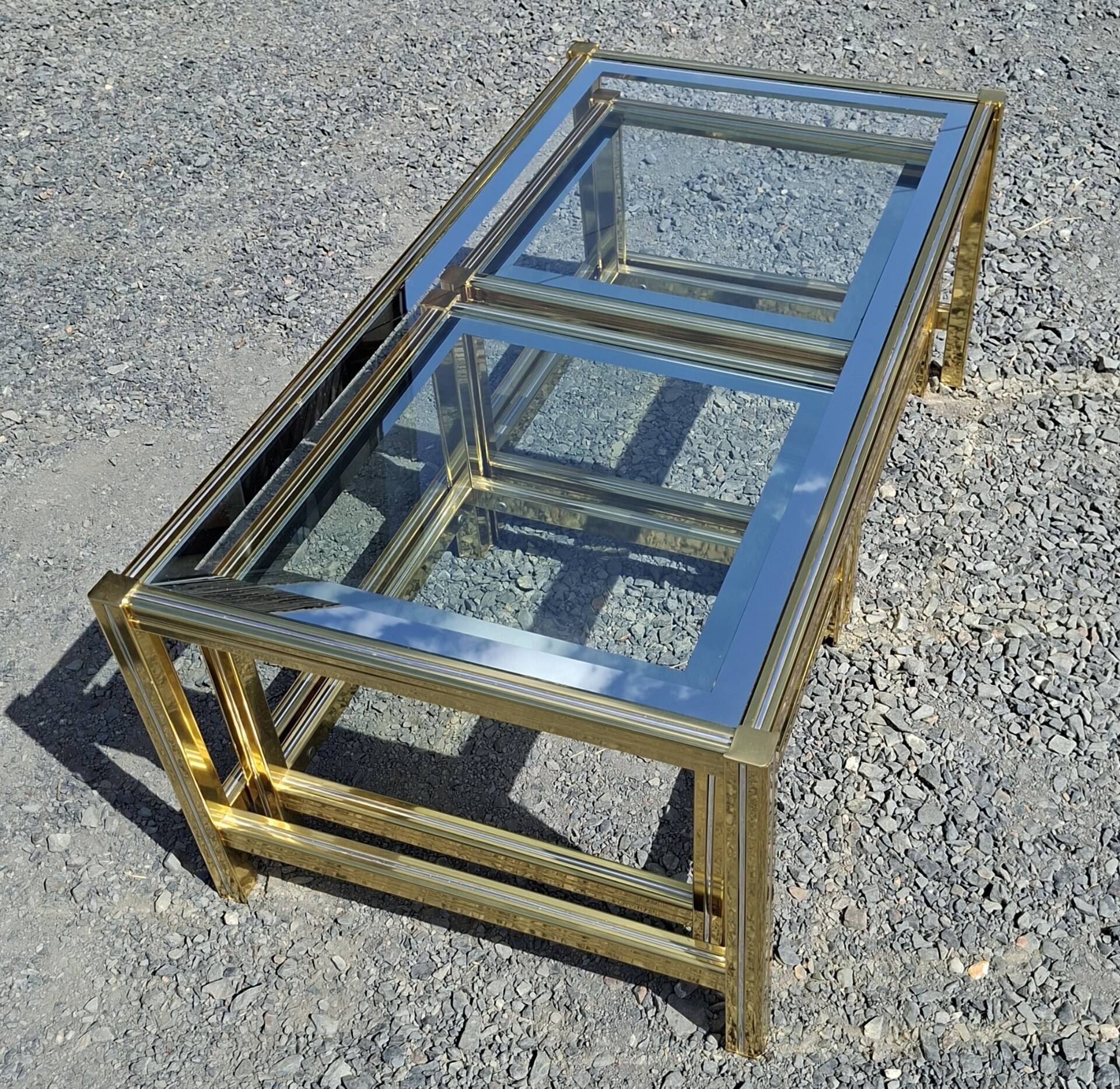Nest of coffee tables 1970 Roche Bobois