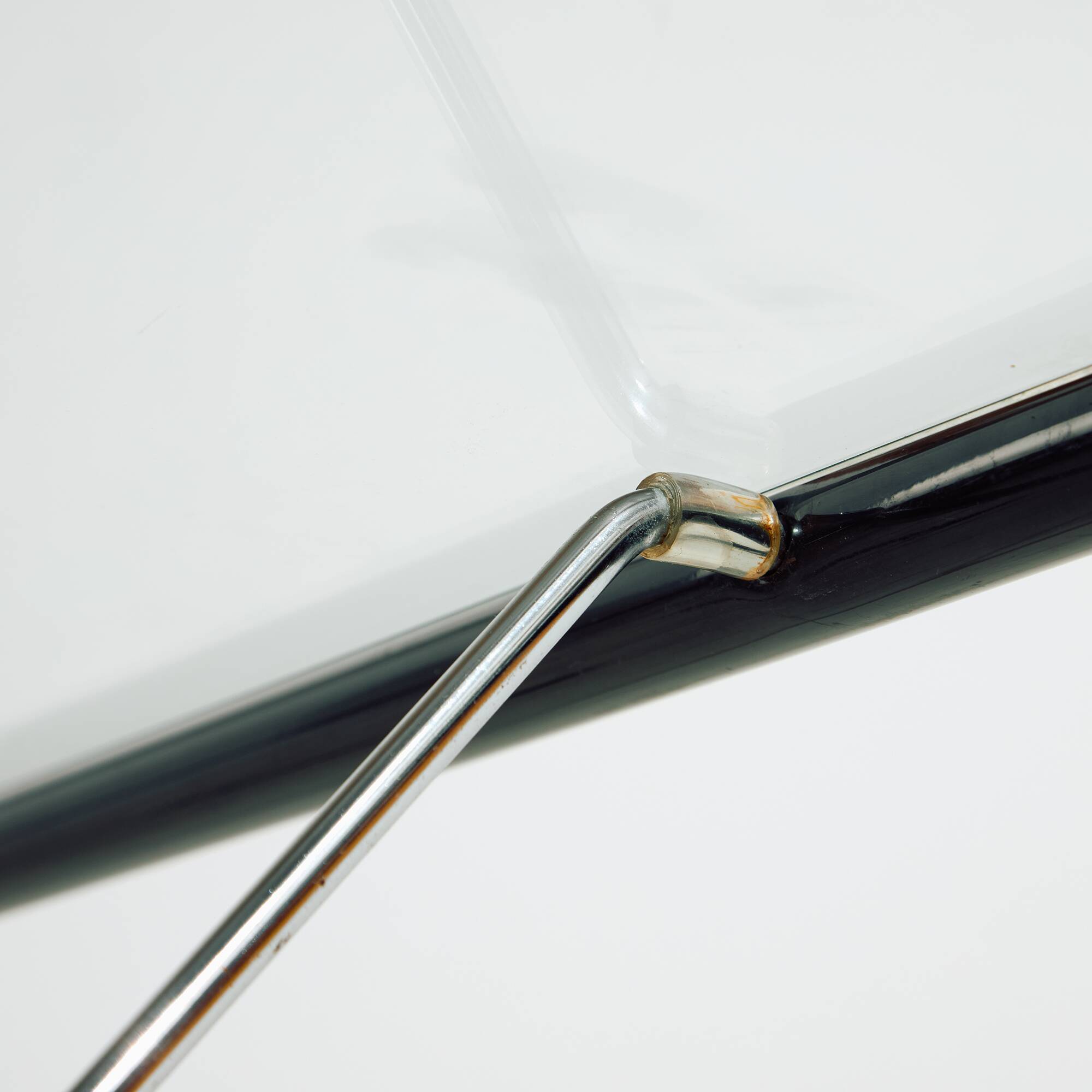 MK10078 Metal and glass coffee table by Niels Bendtsen